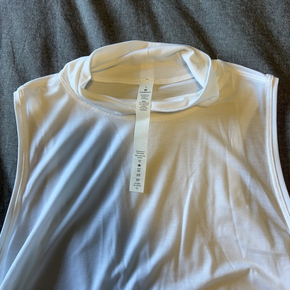Lululemon tank.white no sleeves *NEW* never worn - Picture 2 of 7
